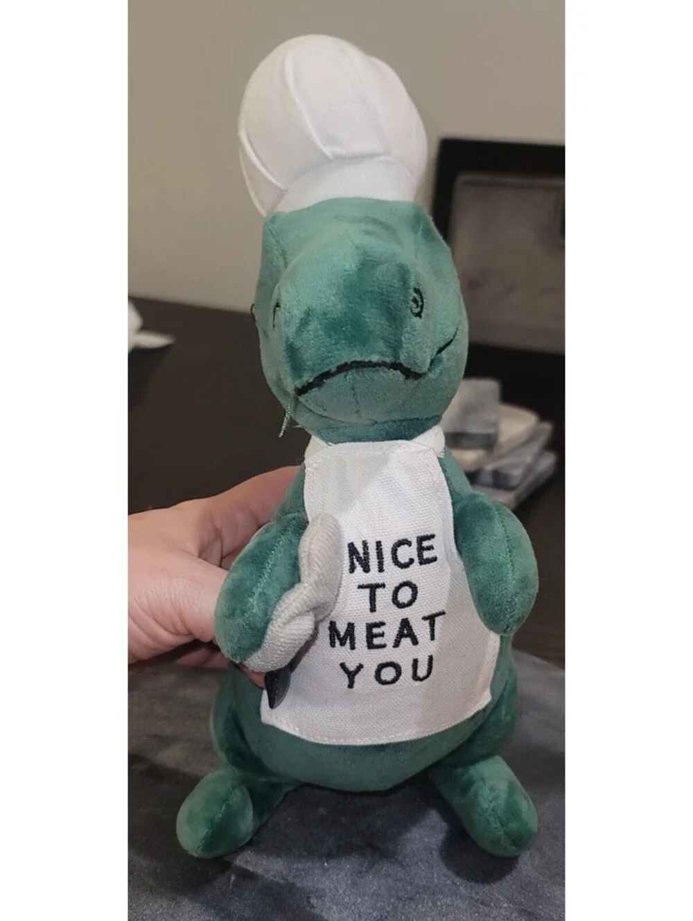 FRINGE NICE TO MEAT YOU APRON CHEF HAT GREEN DINOSAUR PLUSH DOG PET TOY M/L